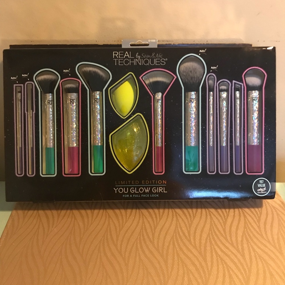 You Glow Girl limited edition Brush Set